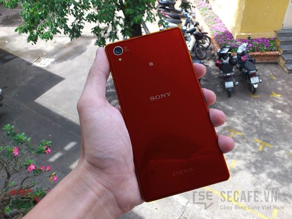 красная версия Sony Xperia Z1