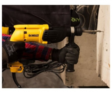 ���������� ������� DeWalt D25033K-QS 710 ��